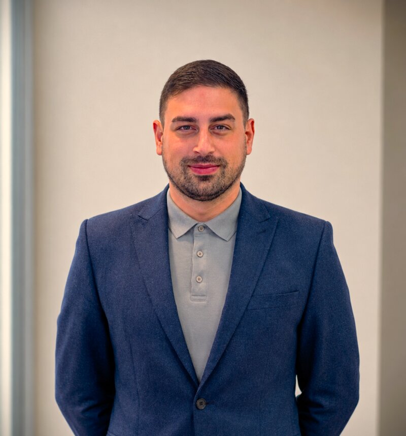 David King — PGDE, MSc, BSc · Основател и ръководител на училището